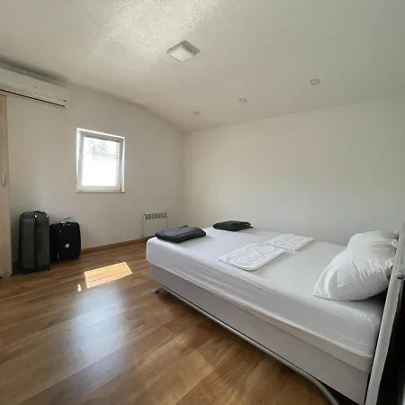 Villa Rnd Vila