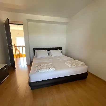 Villa Rnd Vila